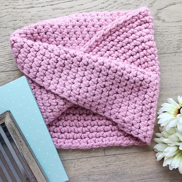 N/A Other - Hand Knitted Scarf w/ Knot in Middle